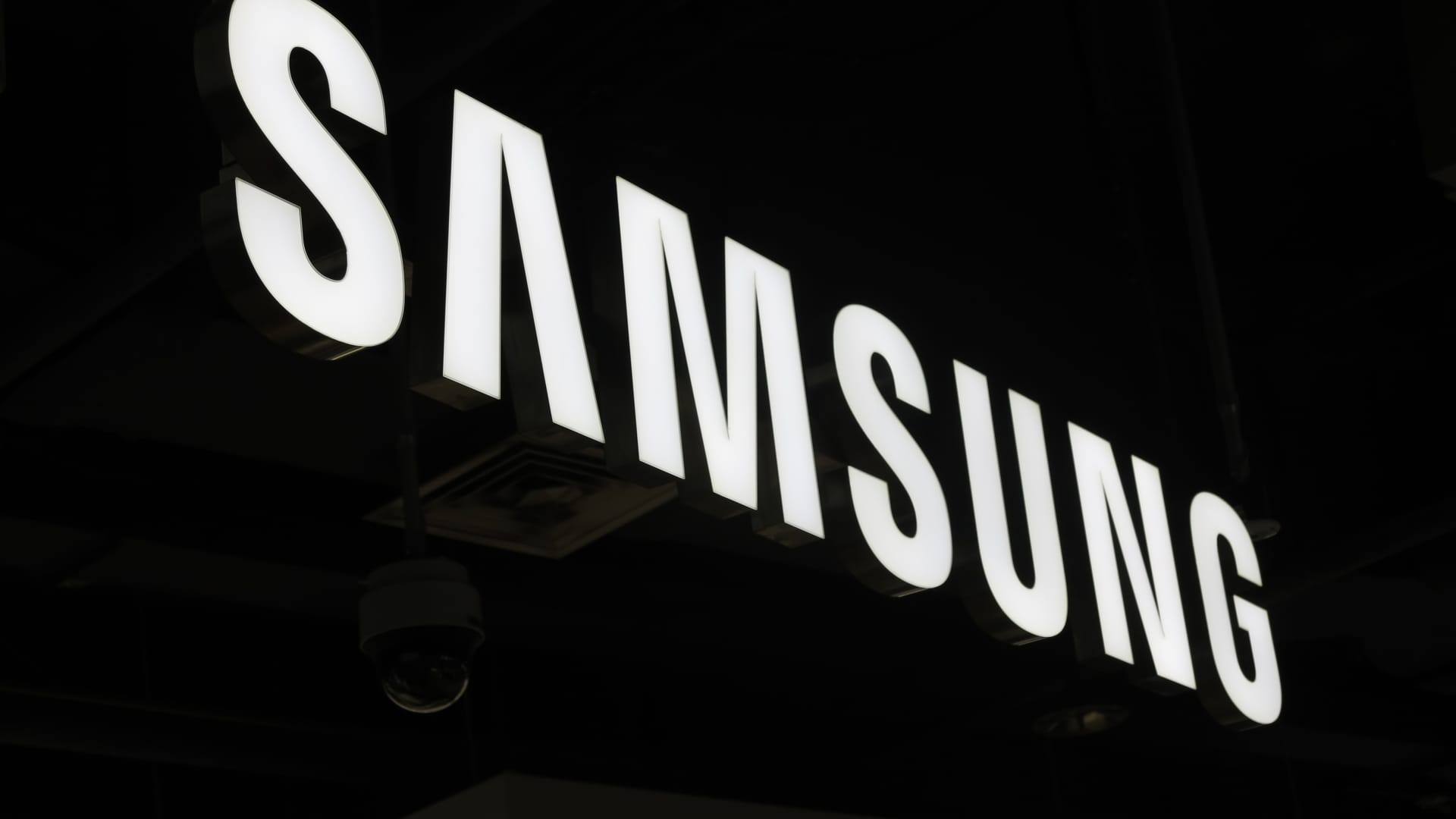 Samsung's second-quarter operating profit exceeded expectations, with continued demand for AI chips driving up its storage business.