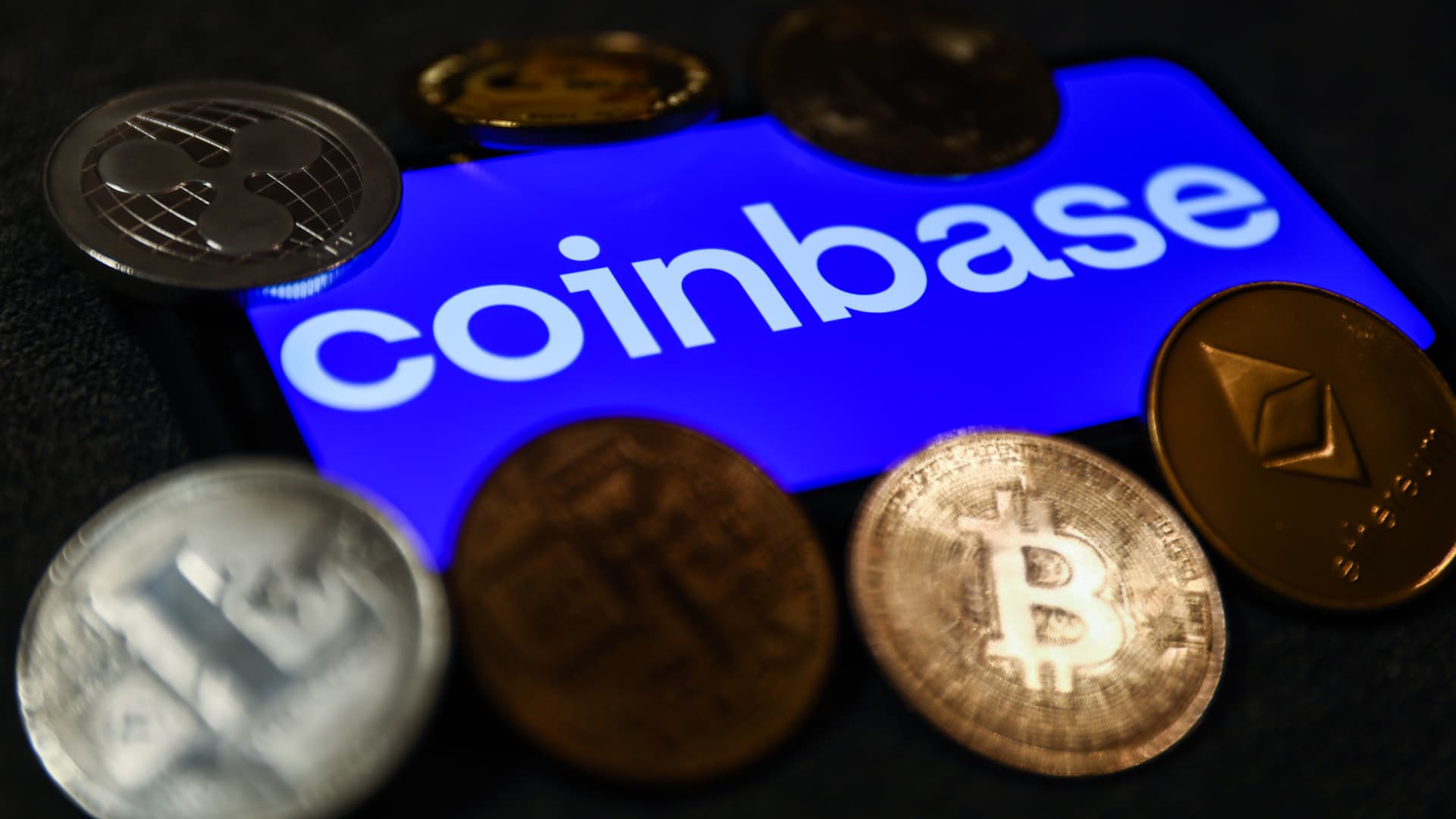 web3: Coinbase's Q2 revenue declined, and its stock price fell in after-hours trading.