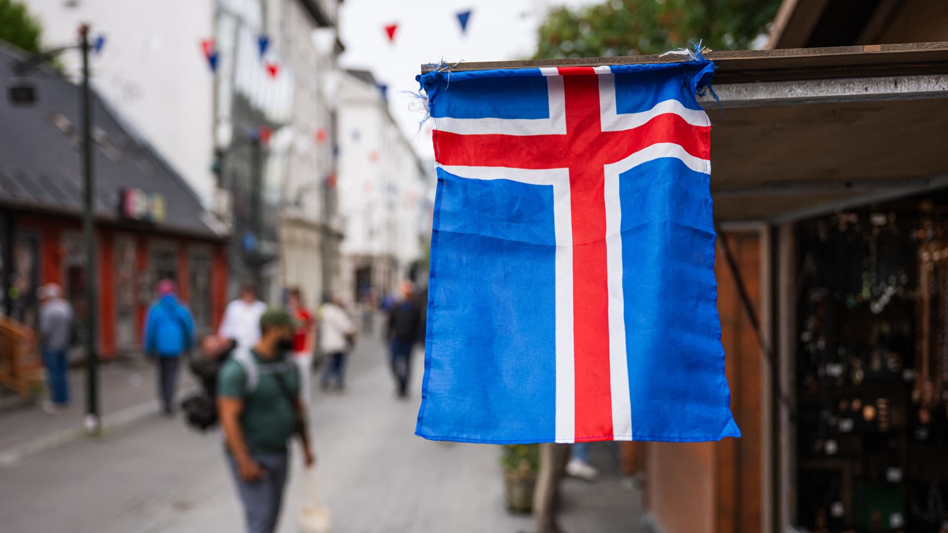 Iceland holds a new referendum on rejoining EU negotiations; security issues rise in prominence