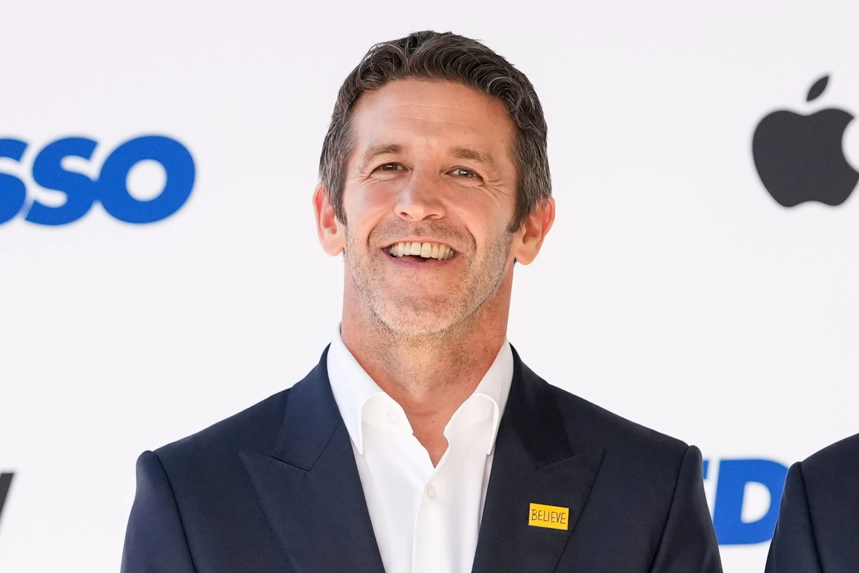 苹果完成 CEO 交接,John Ternus 接任
