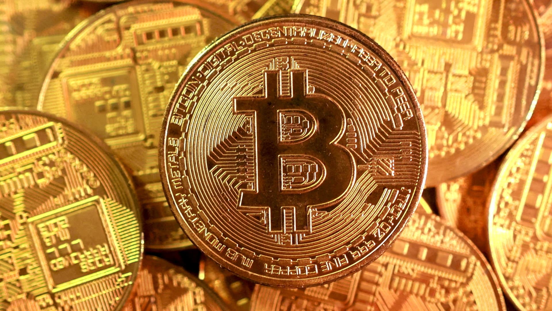 web3: Bitcoin on track for its third consecutive week of gains, breaking above $82,000 during the session