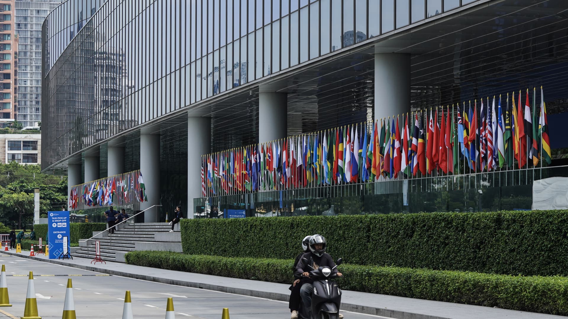 IMF称AI热潮抵消战争冲击 2026年全球经济增速料放缓但略好于预期