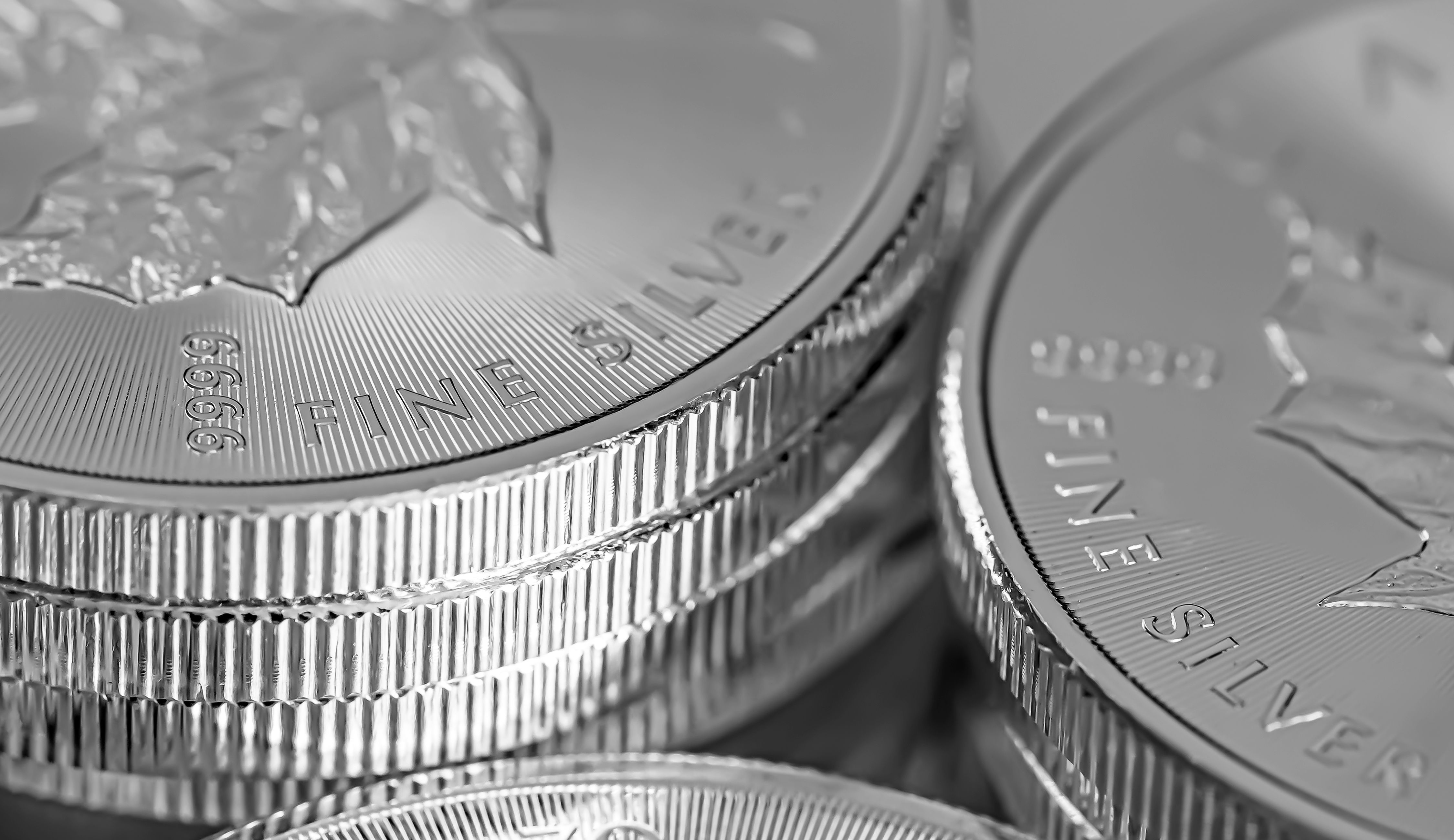 白银价格接近59美元 贵金属延续10月跌势