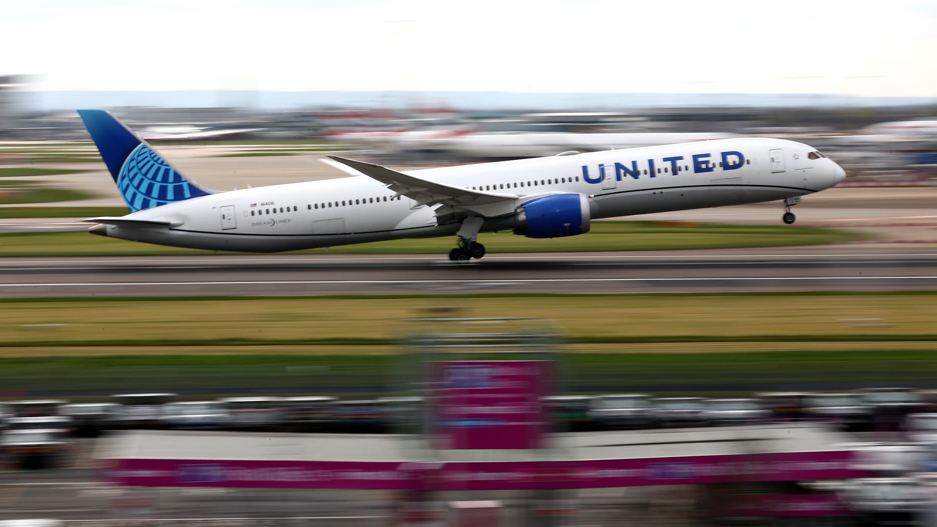 联合航空因燃油价格上调下调2026年利润展望,但票务预订仍保持强劲