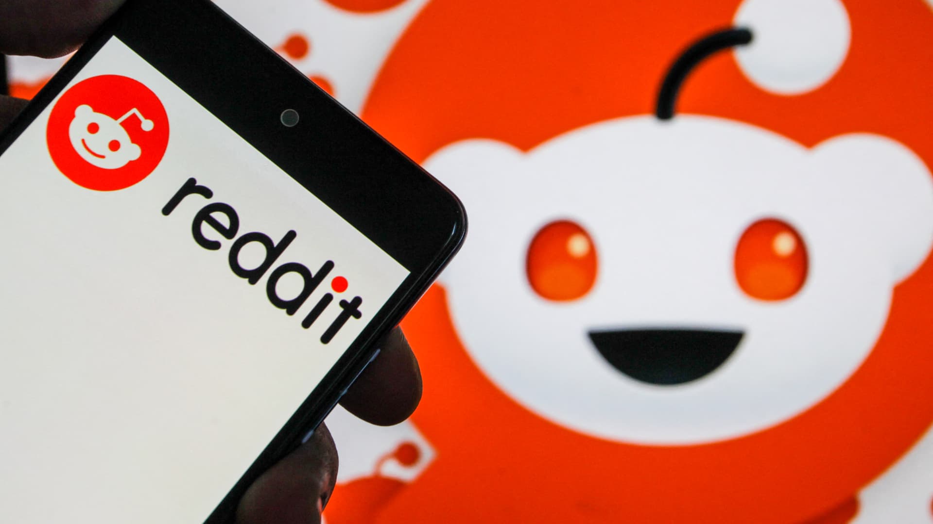 Reddit因营收指引疲弱及拟测试强制登录而大跌,Google搜索导流下滑成压力
