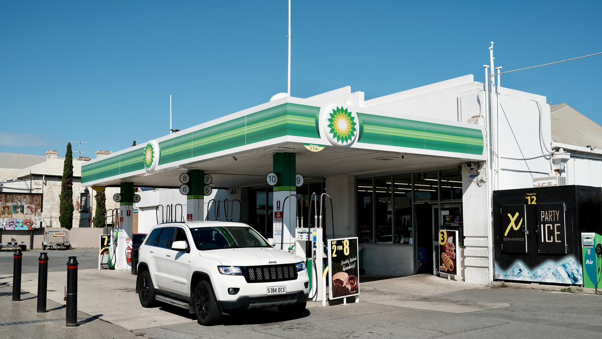 Australian inflation drops to 3.5%, while gasoline prices rise by 7.5% in a single month, revealing the imbalance in the cooling trend